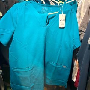 PACIFIC BLUE WOMENS V NECK SCRUB TOP SIZE L. NWT.